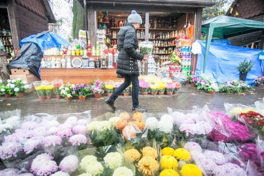 Co nas najbardziej wkurza na cmentarzach? Jest tego sporo....