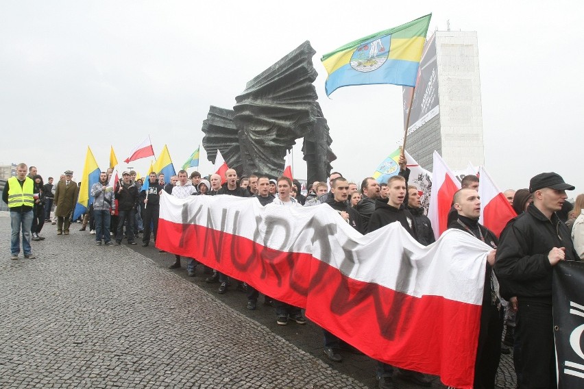 Narodowcy uczcili powstańców. Marsz Powstańców Śląskich w Katowicach [ZDJĘCIA, WIDEO]