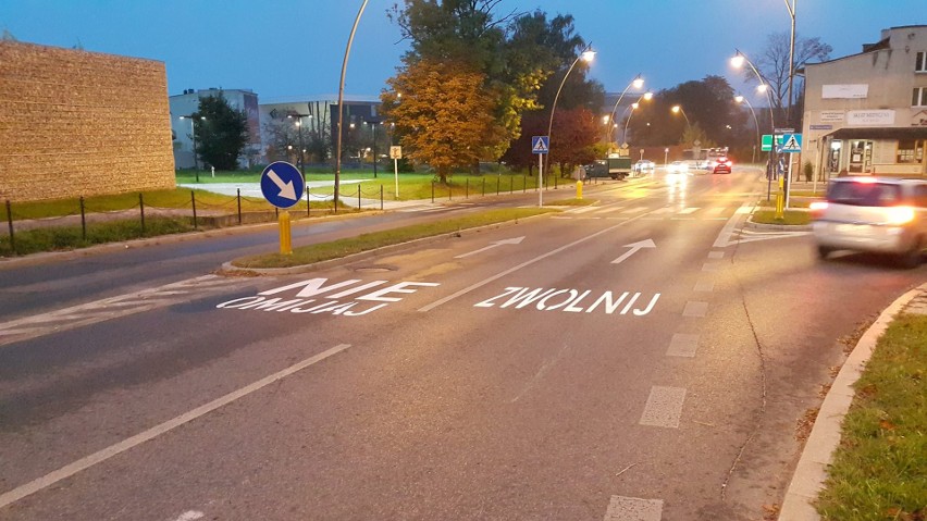 W Jaworznie na ulicach przy przejściach dla pieszych zaczęły...