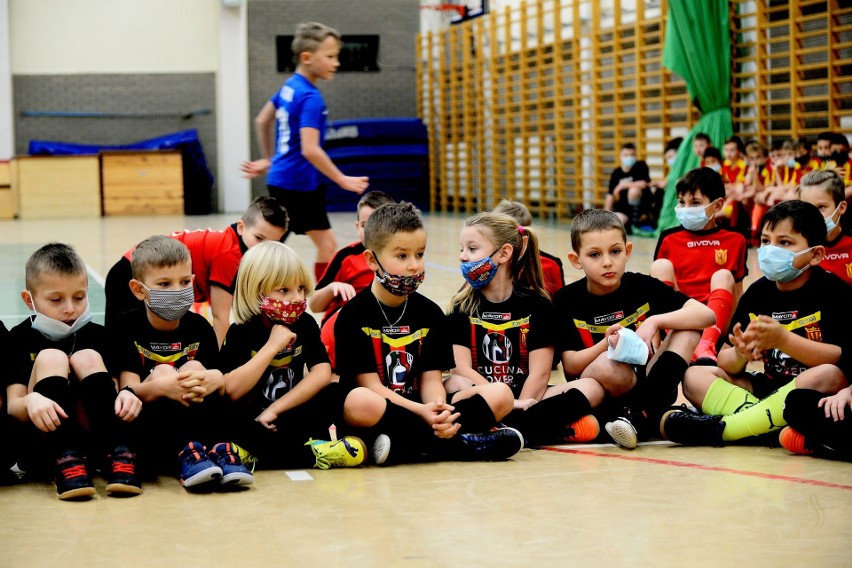 Kamil Piątkowski w Jaśle. Spotkał się z młodymi piłkarzami Uczniowskiego Klubu Sportowego „Szóstka” [ZDJĘCIA]