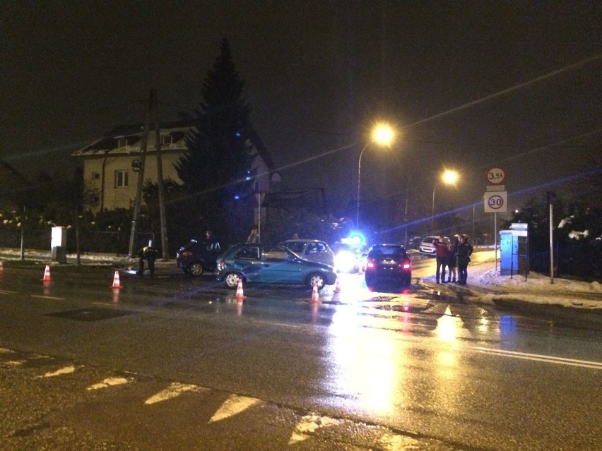 Trzy samochody zderzyły się w Rzeszowie. Zdjęcia z wypadku...