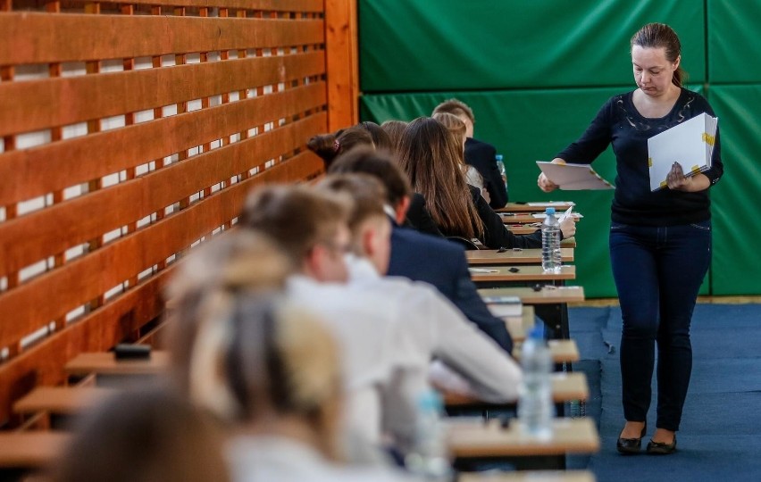 Łatwiejsza Matura 2021. Zmienią się zasady na egzaminie dojrzałości. Czy w ślad za nimi uczelnie również zmienią kryteria rekrutacji?