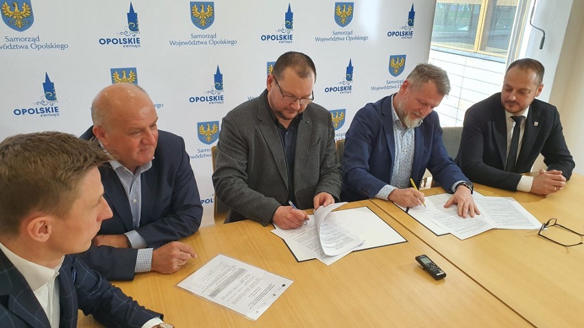 Podpisanie umowy na remont DW 487 na odcinku Uszyce -...