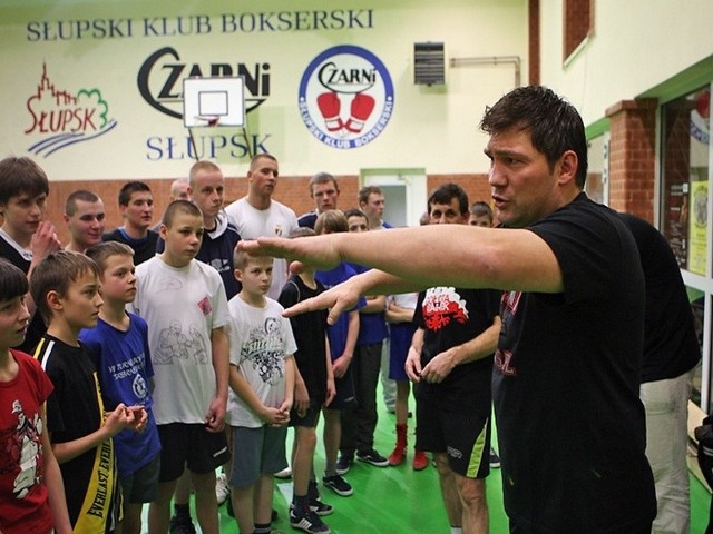 Na treningu pieściarzy Czarnych Slupsk przebywal Dariusz "Tiger" Michalczewski.