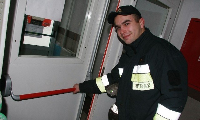 - Po zamontowaniu tych drzwi nie mamy już żadnych zastrzeżeń - mówi asp. Michał Rosół z komendy powiatowej Państwowej Straży Pożarnej.