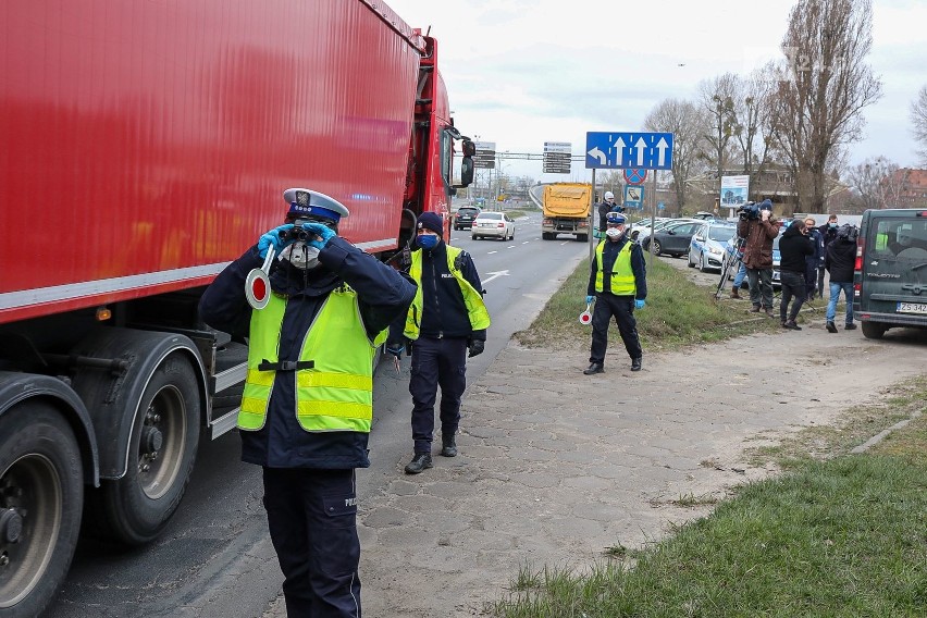 Szczecin. Mandaty za łamanie nowych zasad walki z pandemią koronawirusa. Kilkadziesiąt w jeden dzień - 2.04.2020