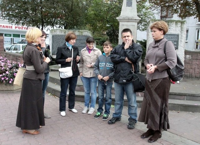 W piątek przed godziną 15 pod pomnikiem "Czerwca 76&#8221; ustawiła się grupa ludzi z różańcami w dłoniach. Odmówili Koronkę do Miłosierdzia Bożego.