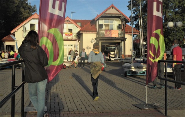 Ten obiekt nad jeziorem Rudnickim Wielkim Energa sprzedała Janowi Grabińskiemu, który nabrzeże przed budynkiem zamieni w plażę