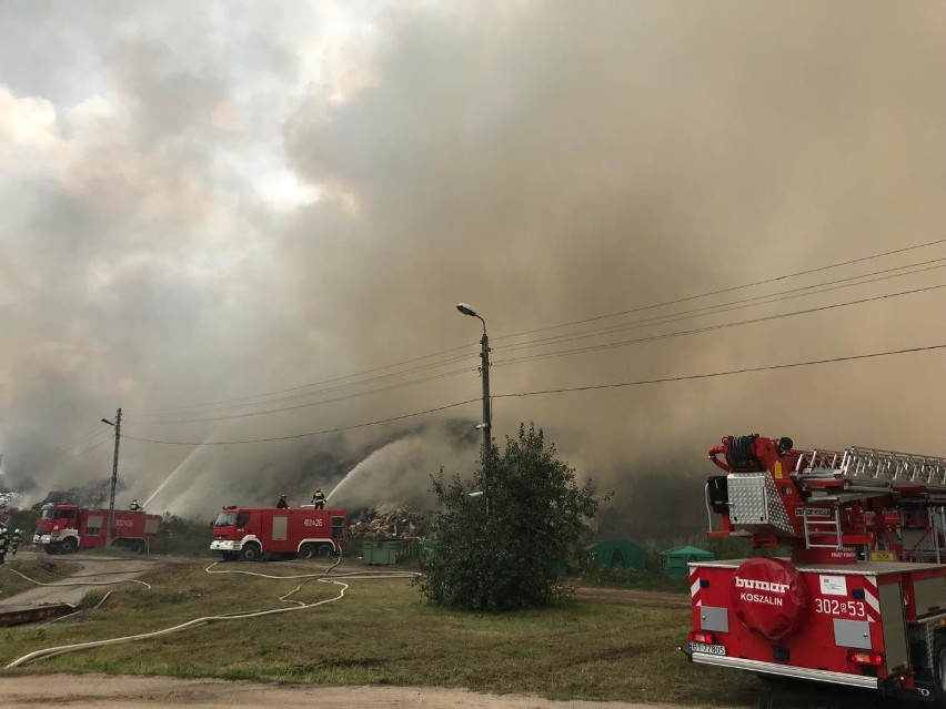 Studzianki. Pożar wysypiska śmieci gminy Wasilków gasi...