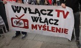 "Marsz o wolność". Protest antycovidowców na ulicach Warszawy. Byli wśród nich łodzianie ZDJĘCIA