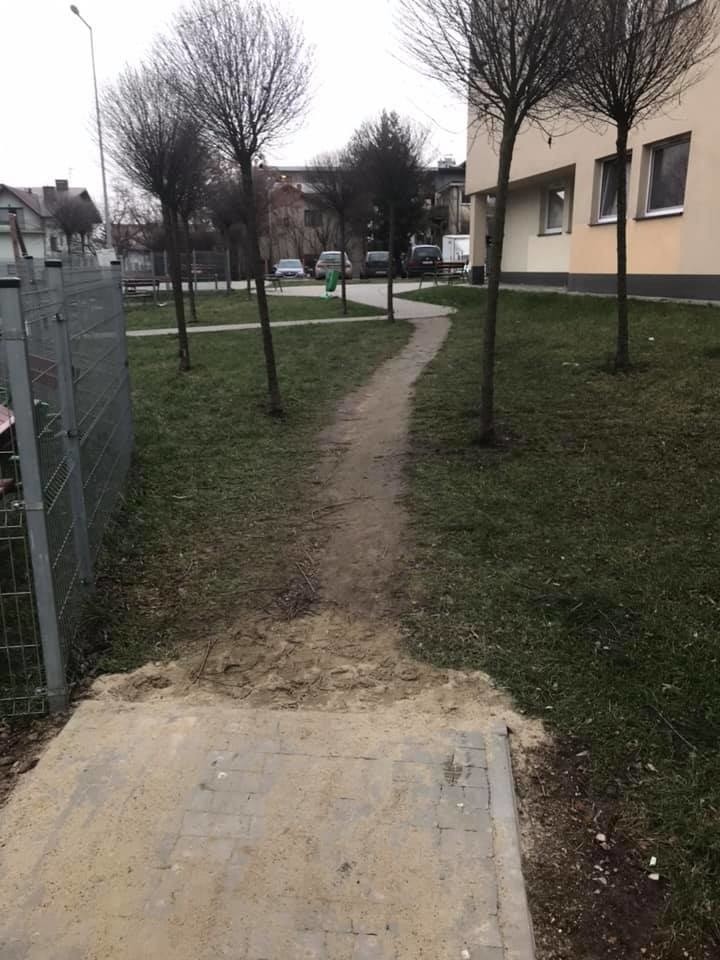 Dlaczego chodnik kończy się w tym miejscu?