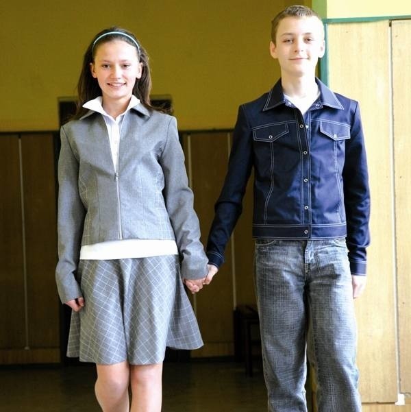 Mundurki szkolne - pamiętacie je? Zobaczcie, jak wyglądał tradycyjny ubiór w szkołach! (zdjęcia)