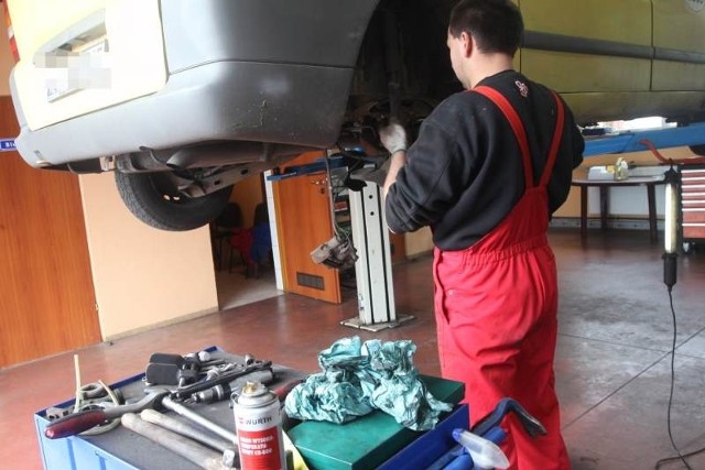 Na Opolszczyźnie w 2012 roku przybyło 13,5 tysiąca miejsc pracy - najwięcej w warsztatach samochodowych i w handlu.