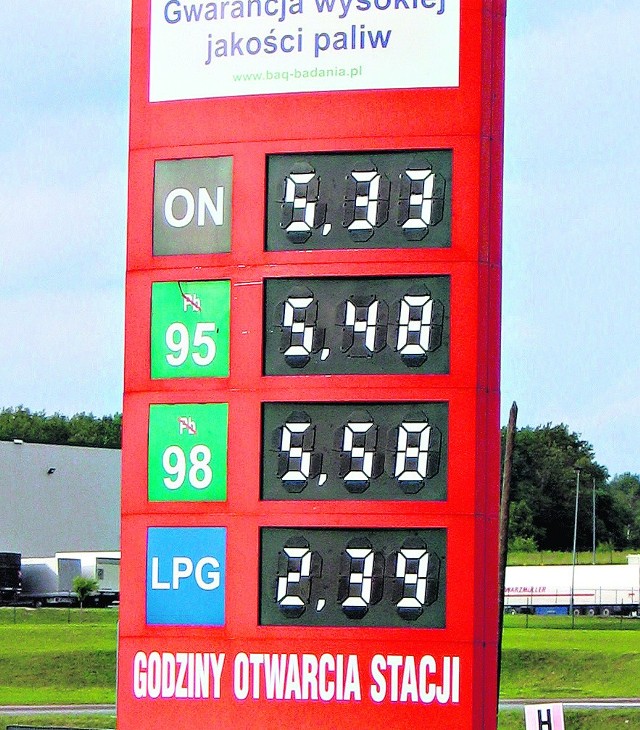 Sosnowiec - stacja benzynowa przy Auchan, ul. Zuzanny.Benzyna  95 - 5,48 zł, 98 - 5,58 zł, olej napędowy - 5,33, gaz - 2,39 zł.