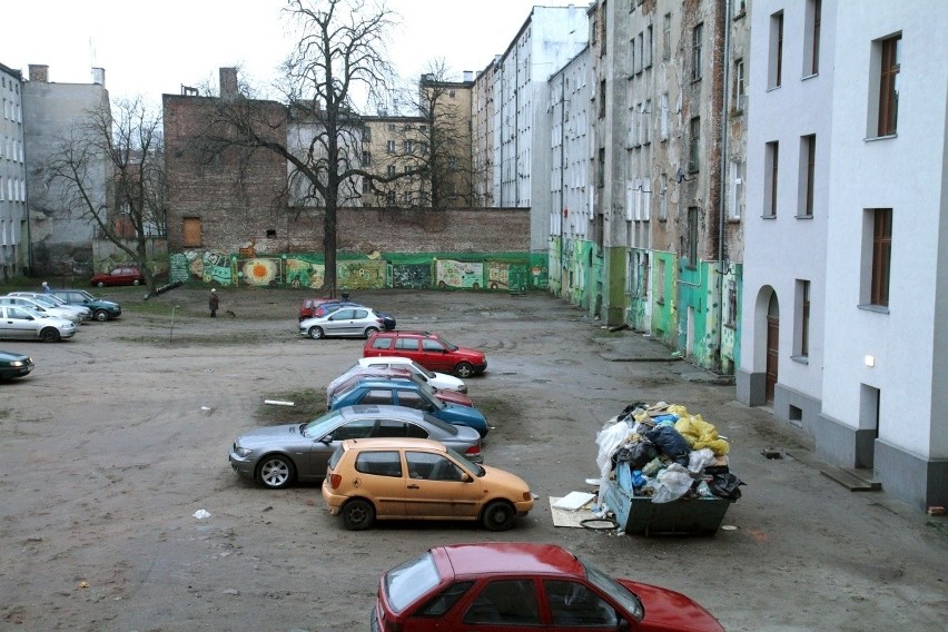 Obraz nędzy i rozpaczy. Zobacz, jak wyglądają podwórka w centrum Wrocławia (ZDJĘCIA)
