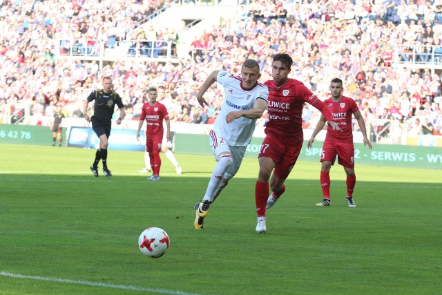 Górnik Zabrze pokonał Piasta Gliwice 1:0 po golu z kontrowersyjnego rzutu karnego