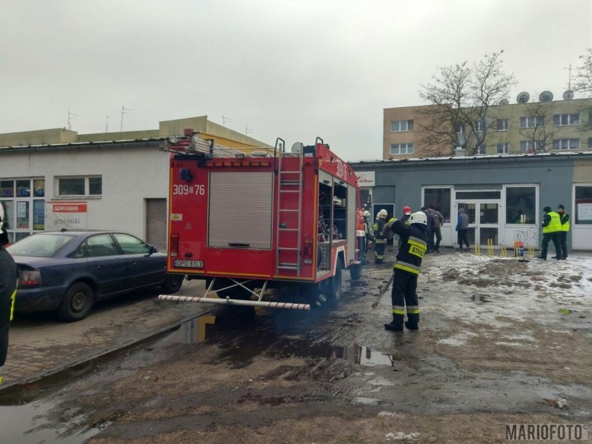 Siedem zastępów strażaków gasiło pożar pizzerii w Ozimku.