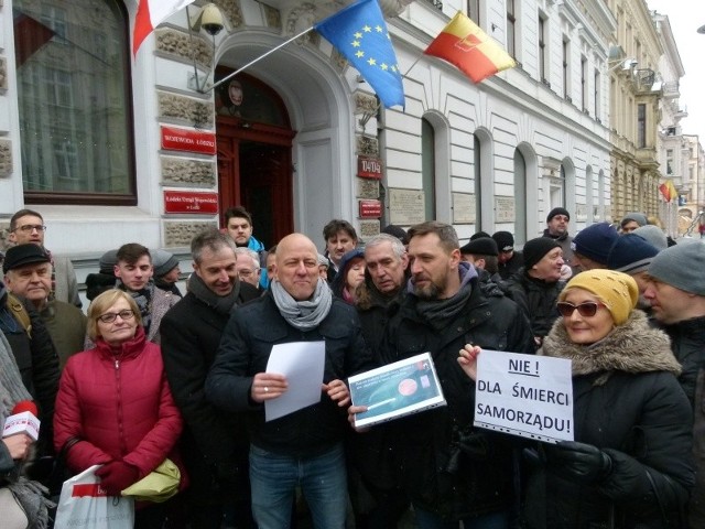 Przedstawiciele Rad Osiedli chca by wojewoda uchylił uchwałę o obcięciu budżetu rad.