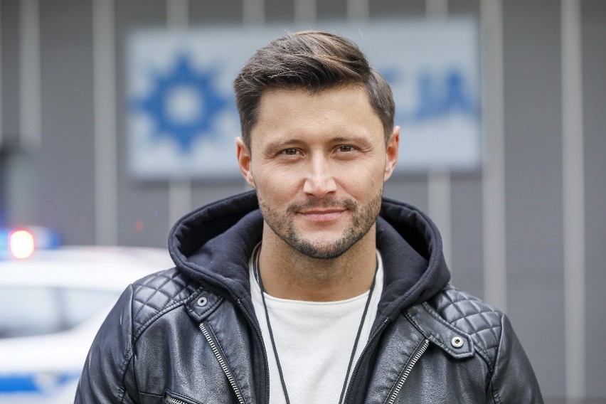 Piotr Mróz w serialu "Gliniarze" występuje od 2017 roku....