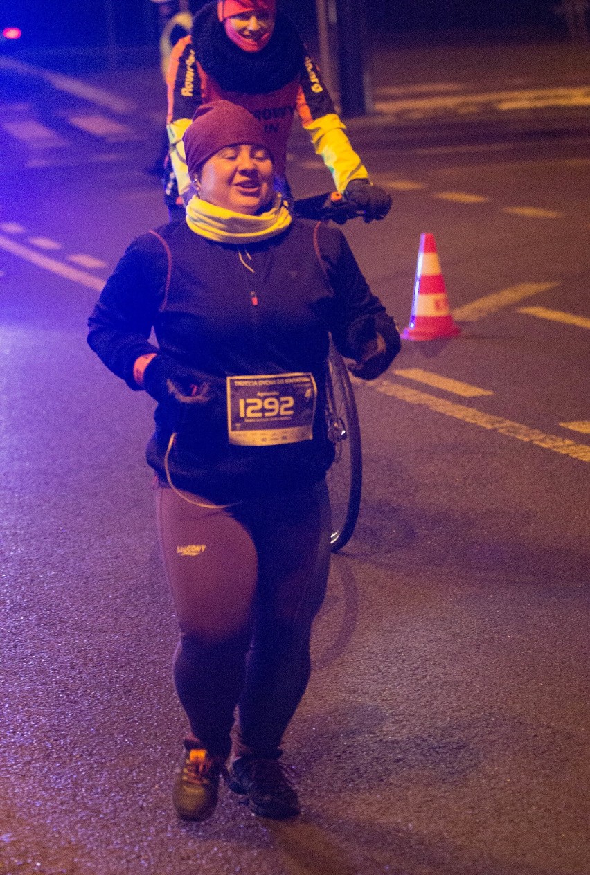 Trzecia Dycha do Maratonu 2018. Nocne marki biegowe w akcji (ZDJĘCIA, WIDEO)