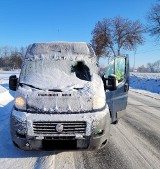 Za jazdę "na czołgistę" nawet 500 zł mandatu. Odśnieżajmy nasze samochody!