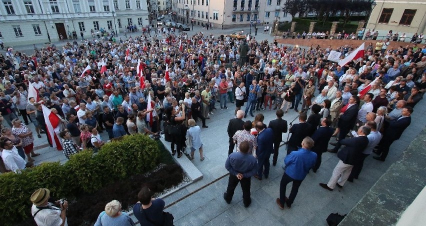 Wielka manifestacja w centrum Kielc „Wolne Sądy” z tysiącami uczestników  