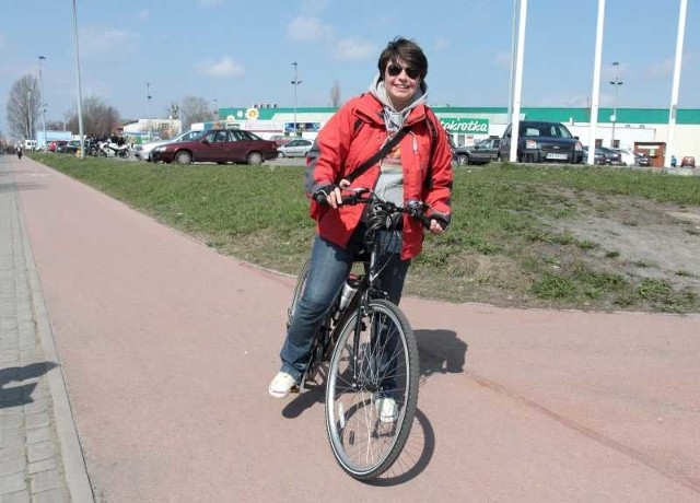 - Do Radomia wróciłam po siedmiu latach spędzonych za granicą i stan infrastruktury rowerowej bardzo się w tym czasie poprawił &#8211; zauważa pani Magda, którą spotkaliśmy przy alei Grzecznarowskiego.