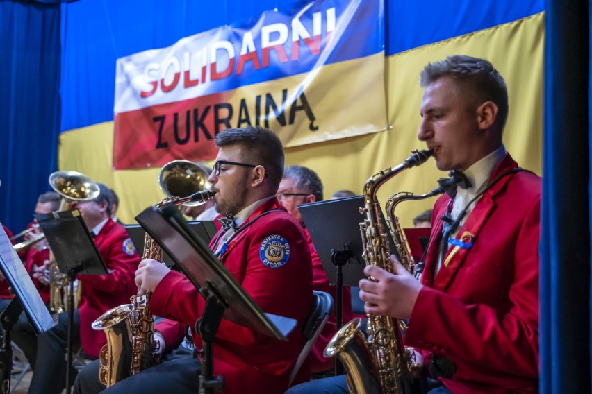 Koncert "Solidarni z Ukrainą" w Dynowie. Zebrano pieniądze na pomoc ofiarom wojny [ZDJĘCIA]