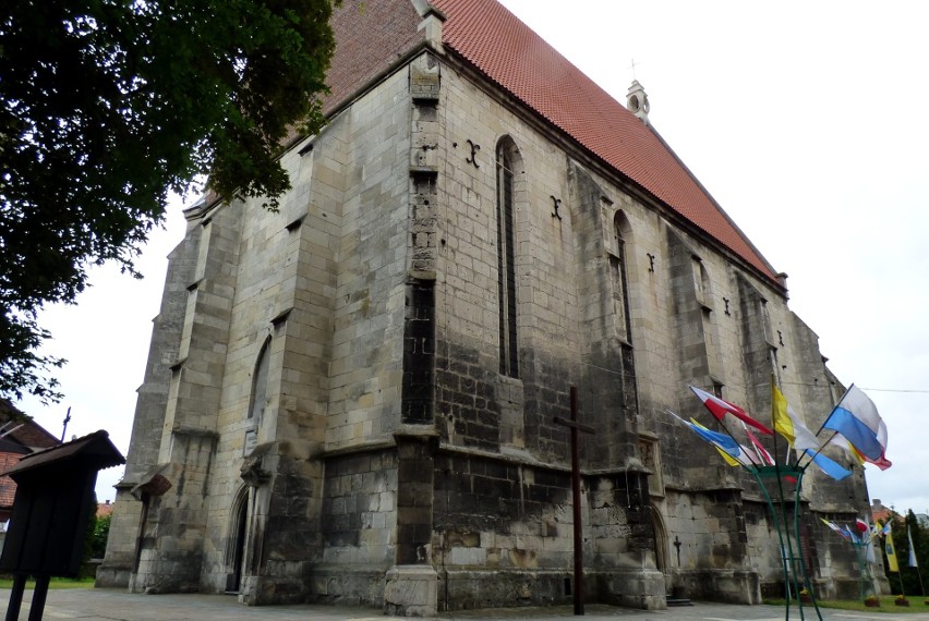 Ołtarz główny wiślickiej bazyliki - z Madonną Łokietkową -...