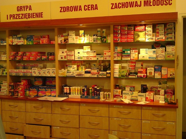 Od maja 2021 roku we Włocławku nie można kupić leków w nocy. Apteka przy pl. Wolności zawiesiła nocne dyżury. Decyzję tłumaczyła brakiem personelu i nieopłacalnością pracy apteki w godzinach nocnych