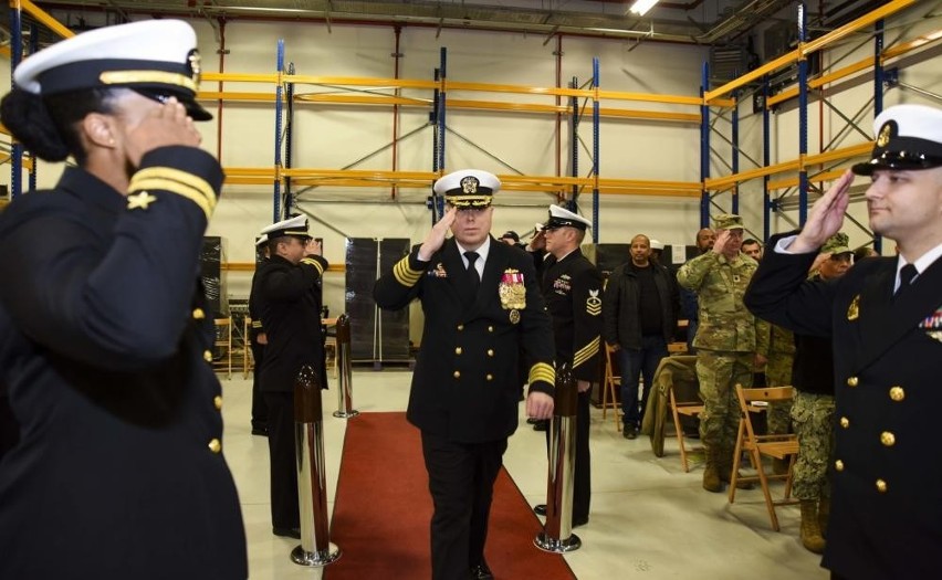 Capt. John Bartak zastąpił Michaela Smitha na stanowisko...