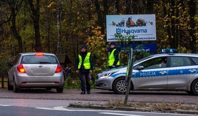 Zabójstwo w Katowicach: Policja zabezpieczyła miejsce wokół punktu piknikowego w lesie murckowskim