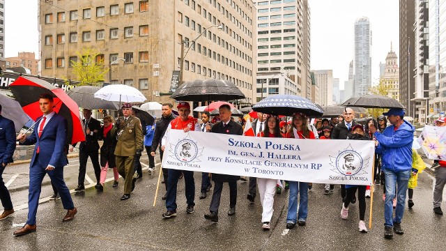Ulicami Toronto przeszła w niedzielę polska parada, w której uczestniczył m.in. Mariusz Błaszczak