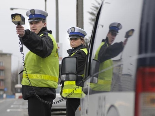 Policja przypomina, że aktualnie każdy kierowca może sprawdzić liczbę swoich punktów karnych, ale tylko w miejskiej albo powiatowej komendzie, a do tego osobiście.