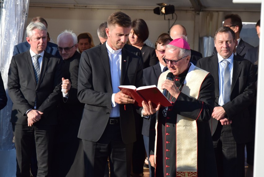 Budowa elektrowni w Ostrołęce rozpoczęta. Wbito pierwsze łopaty [ZDJĘCIA, WIDEO]