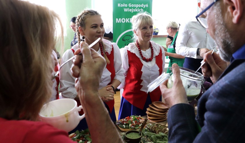 Na podstawie 100-letnich przepisów gotowały uczestniczki...