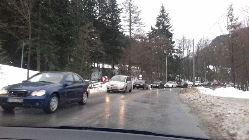 Zakopane. Gigantyczne korki w mieście, brakuje wody [ZDJĘCIA]