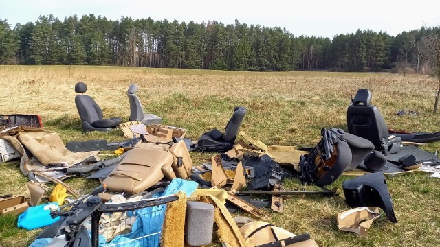 - Nigdy nie wiemy, z czym mamy do czynienia przyjeżdżając na miejsce. A ogień, natrafiając na składowisko śmieci, bardzo łatwo się rozprzestrzenia  - opowiada rzecznik prasowy straży w Zielonej Górze.