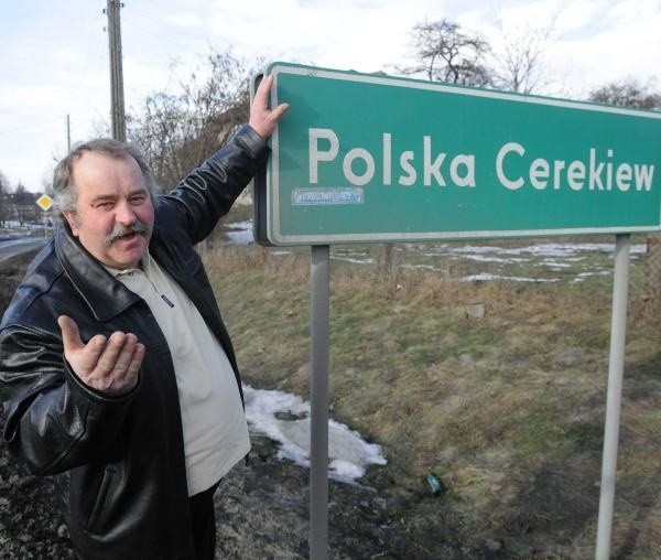 Bronisław Piróg uważa, że w gminie wprowadza się niepotrzebne zamieszanie i podział na Polaków i Niemców.
