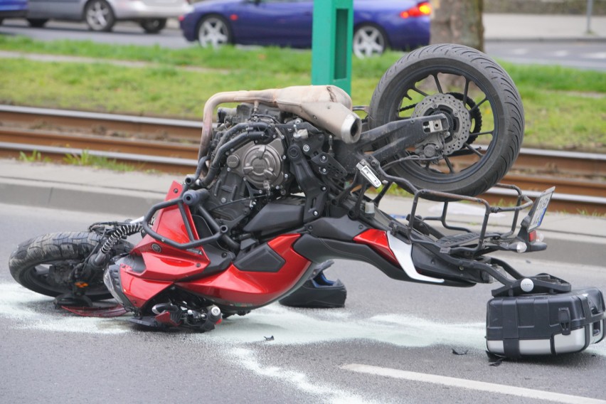 W czwartek, około godz. 17, doszło do zderzenia motocykla z...