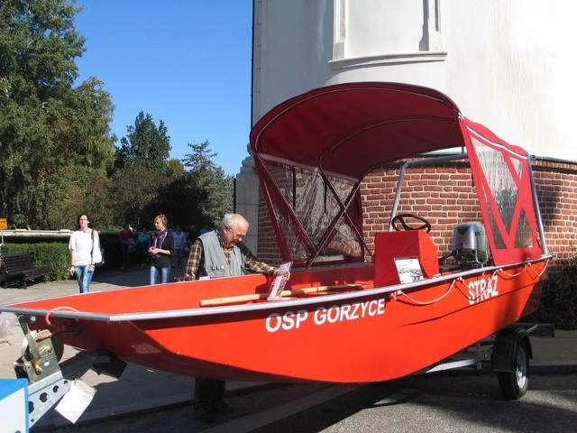 Prezentowana w Baranowie Sandomierskim łódź, została ostatnio zakupiona na potrzeby jednostki OSP w Gorzycach.