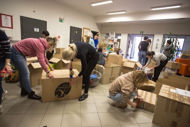 W Słupskim Centrum Organizacji Pozarządowych i Ekonomii Społecznej trwa zbiórka darów dla uchodźców z Ukrainy