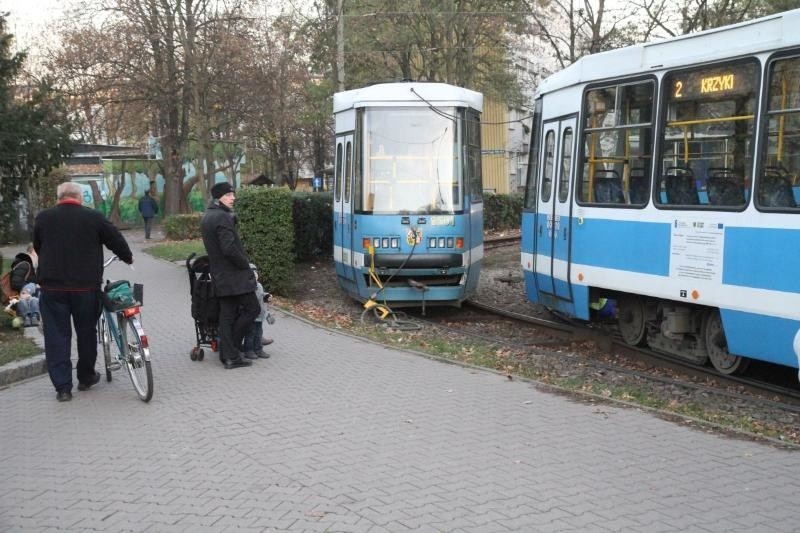 Wrocław: Tramwaj wykoleił się na Biskupinie. Jeździły autobusy zastępcze