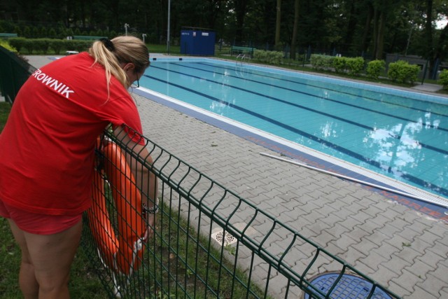 Kupa wpadła do basenu w Katowicach. Obiekt został zamknięty, a woda skierowana do badań laboratoryjnych.