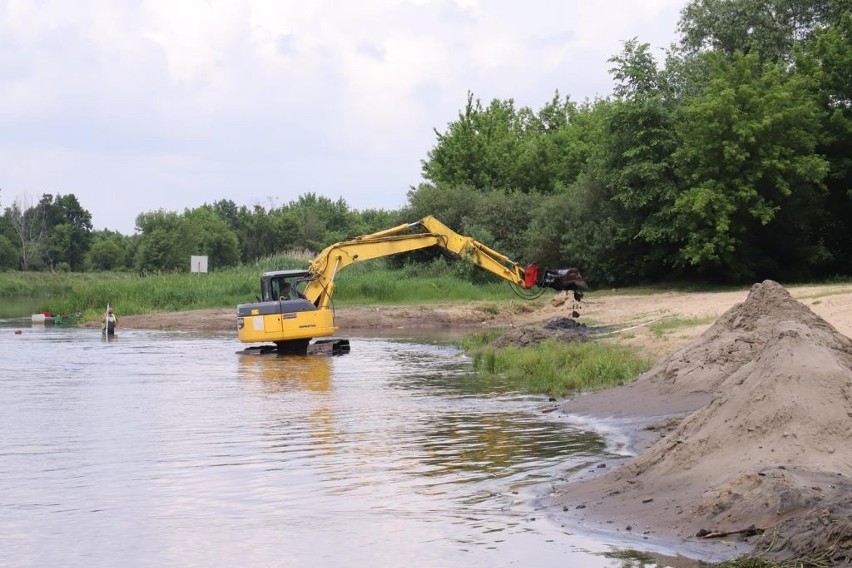 Przygotowania do otwarcia plaży miejskiej w Ostrołęce w...