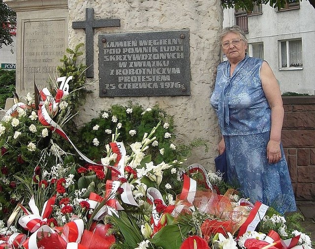 - Pod pomnikiem staram się być w każdą rocznicę &#8211; mówi Marianna Karwczyk.