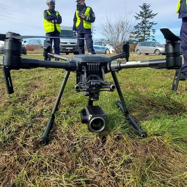 Policyjny dron nad przejściami dla pieszych. W Bytowie posypały się mandaty.