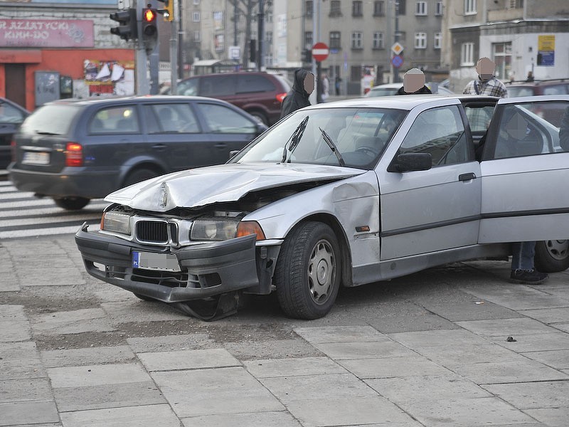 Łódź: kolizja na skrzyżowaniu Limanowskiego i Zachodniej