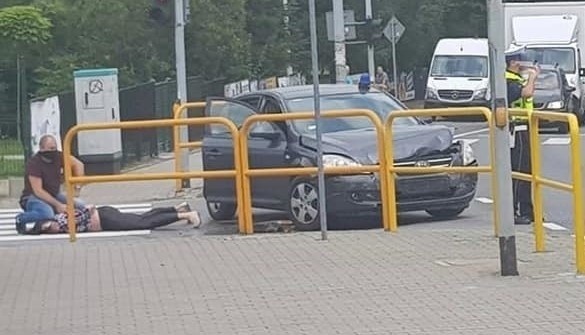 Niebezpieczna akcja pod Wadowicami. Radiowóz w czasie pościgu zderzył się ze ściganym samochodem
