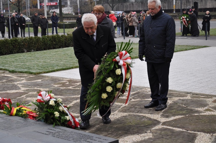 Święto Nauki Wrocławskiej rozpoczęło się pod pomnikiem...